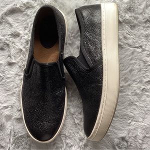 Gorgeous genuine leather Sofft sneakers.